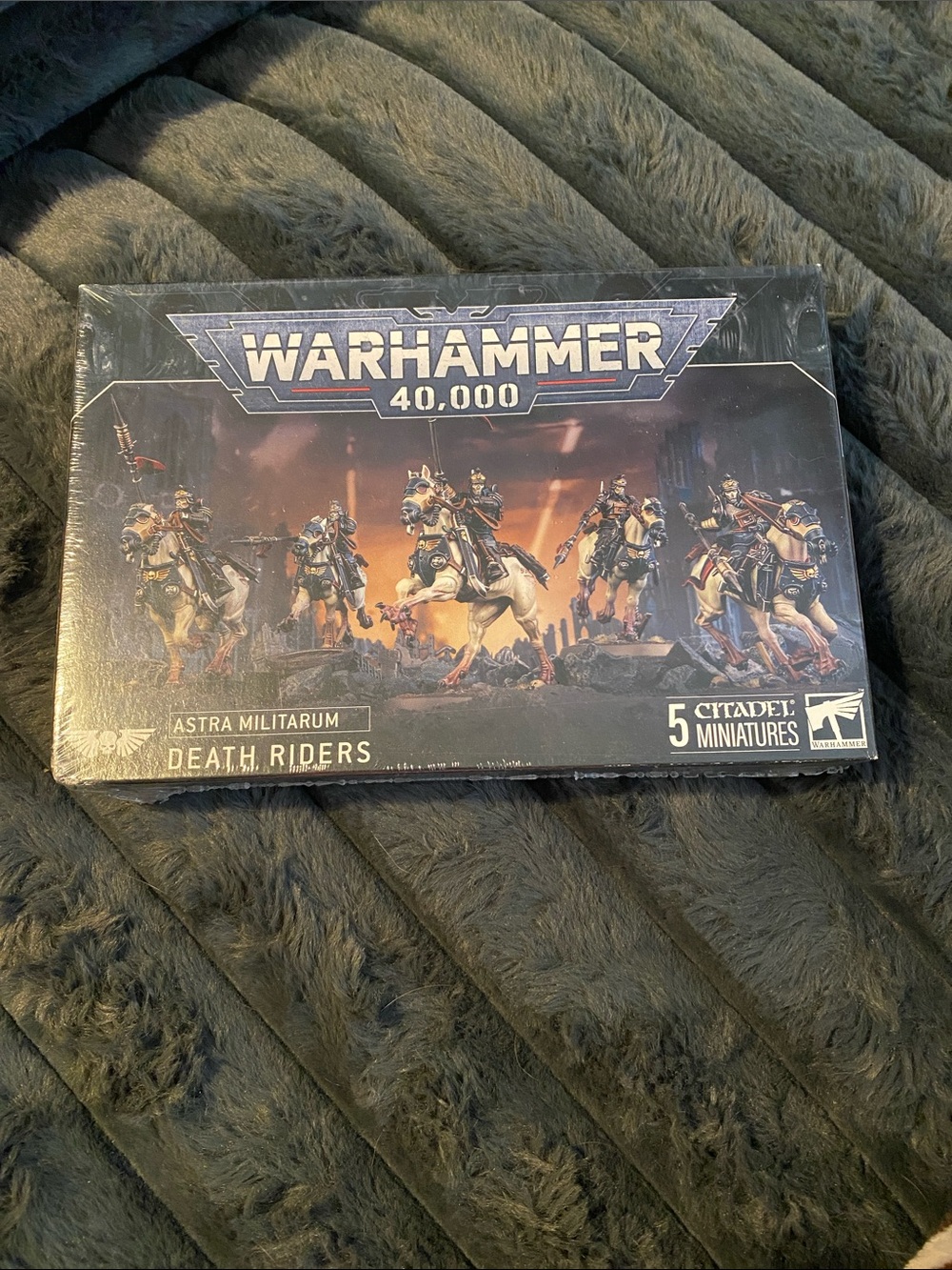 Warhammer 40,000 Astra Militarum Death Riders Miniature Set - Green & Cream